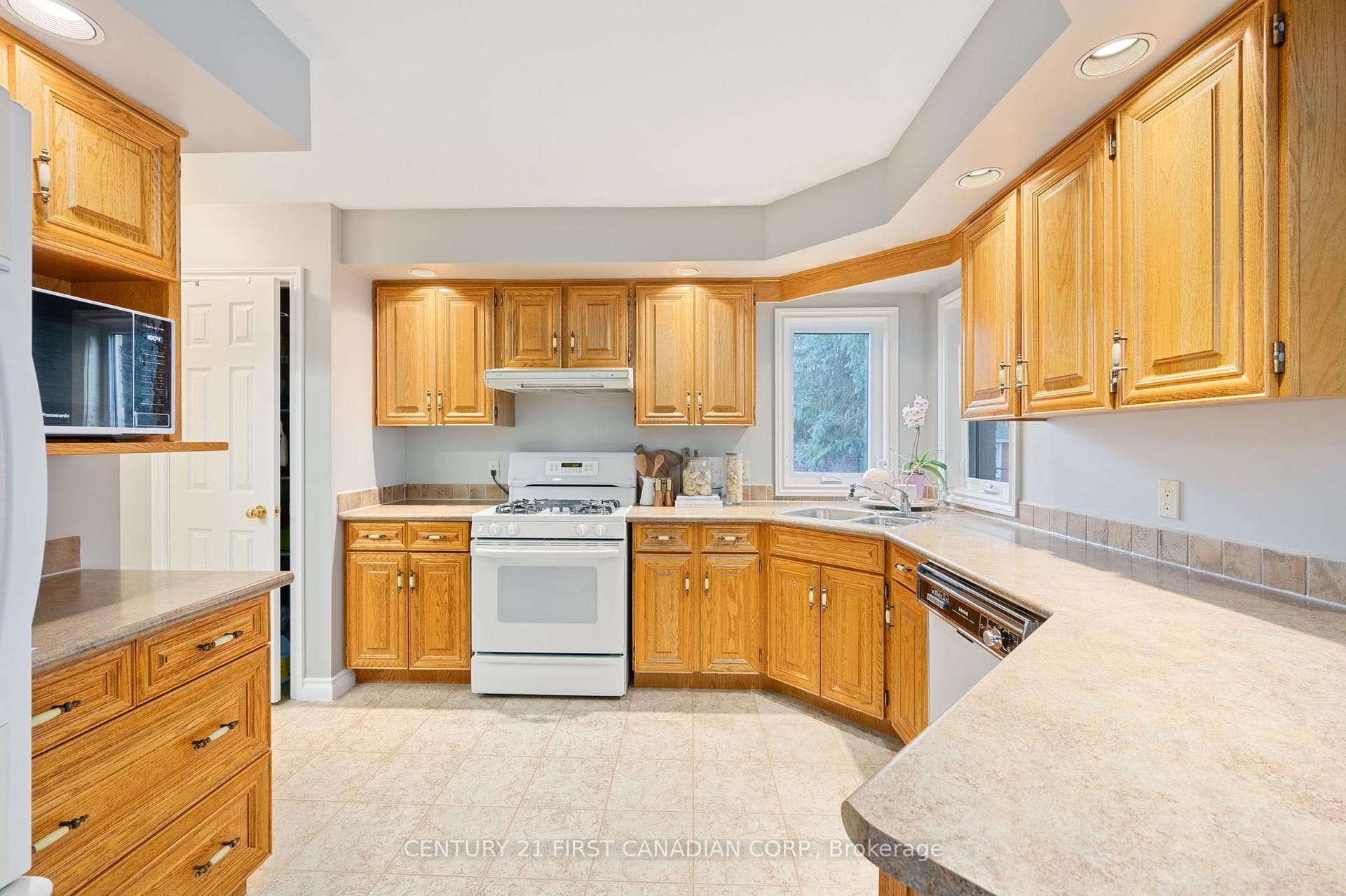 63 Davis Street photo 8