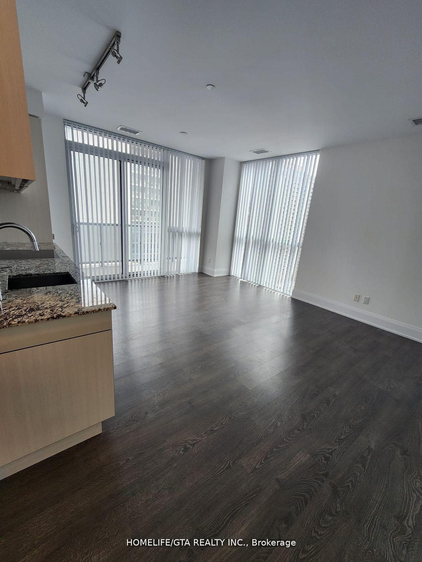 101 Erskine Avenue Unit 1502 photo 9