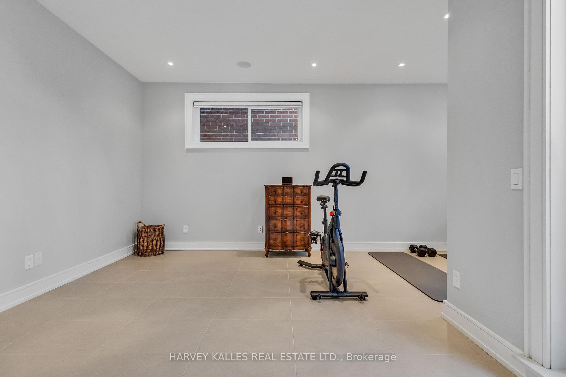 172A Lawrence Avenue photo 39