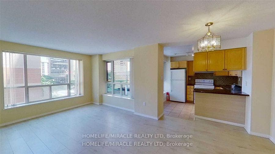 887 Bay Street Unit 304 photo 7