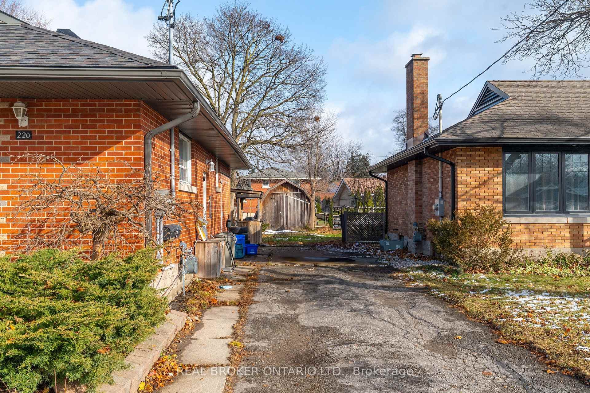 220 Bruce Street photo 41