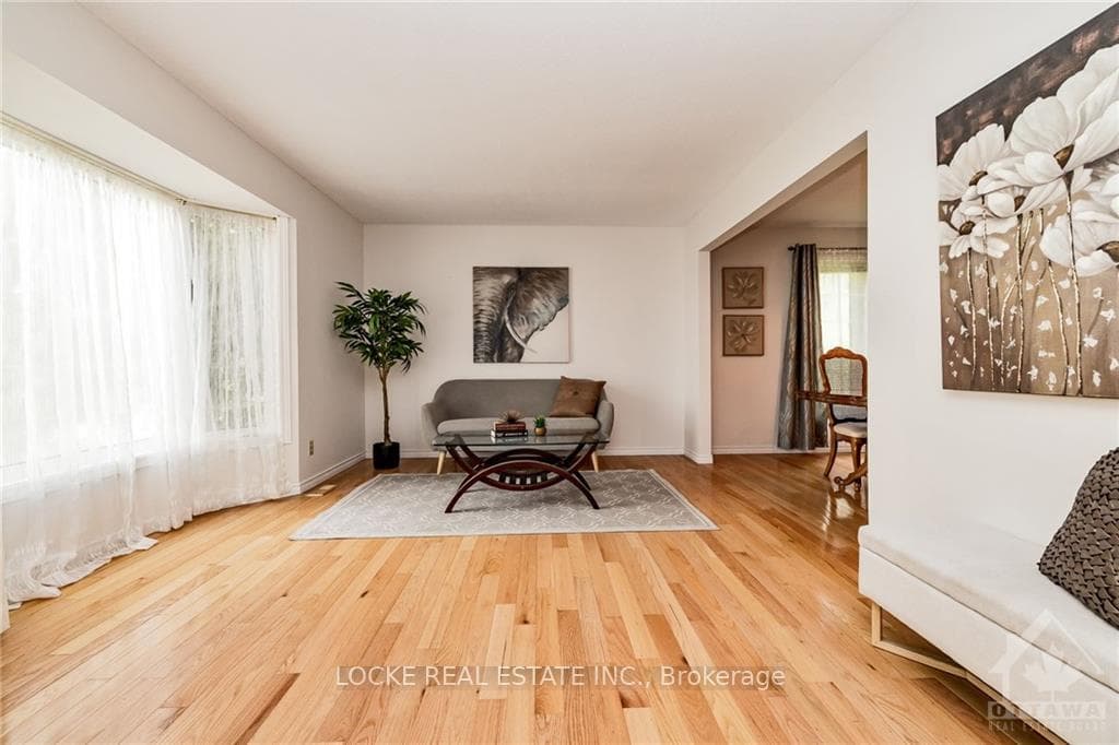 1005 BROKEN OAK Drive photo 3