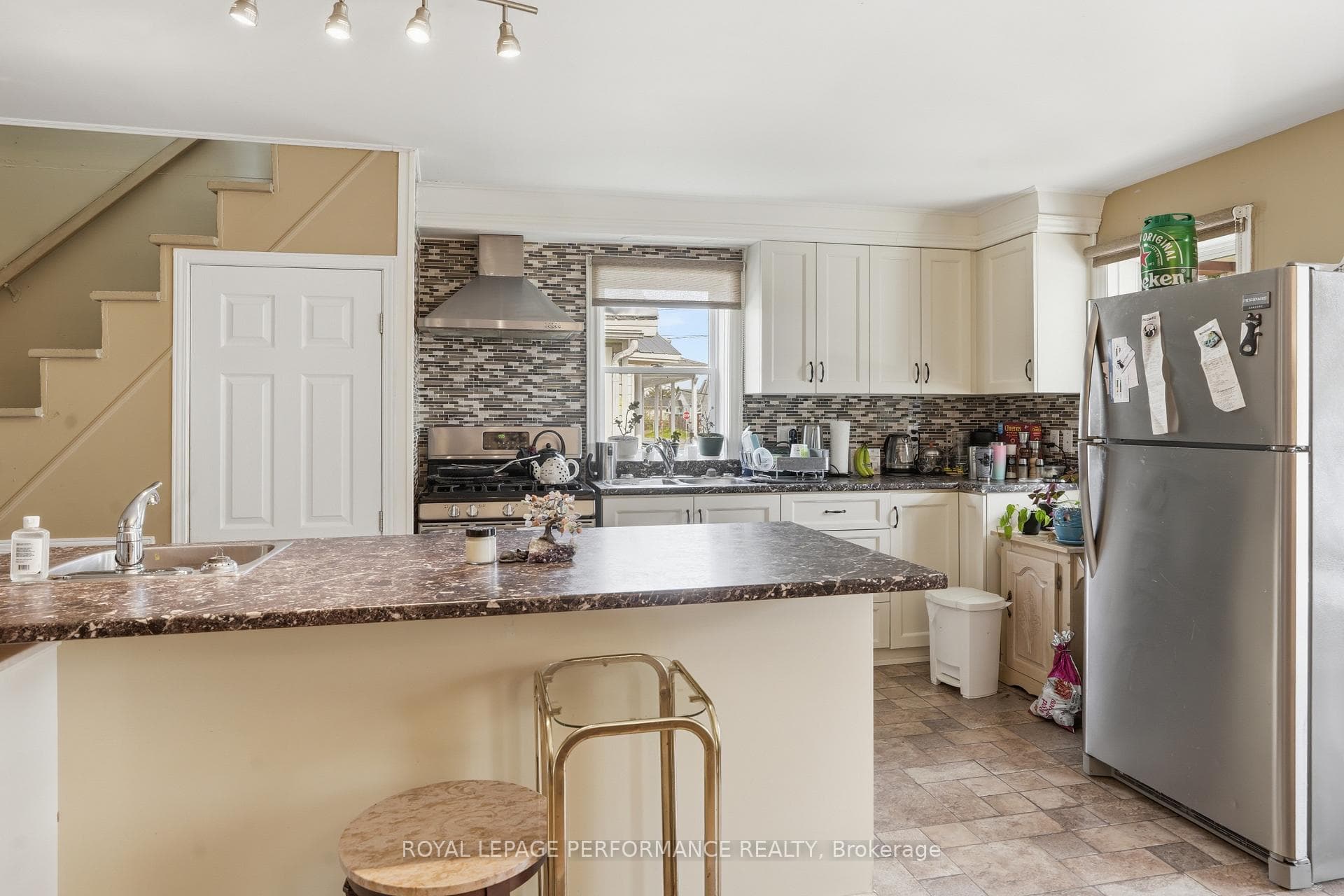 378 St. Joseph Street photo 9