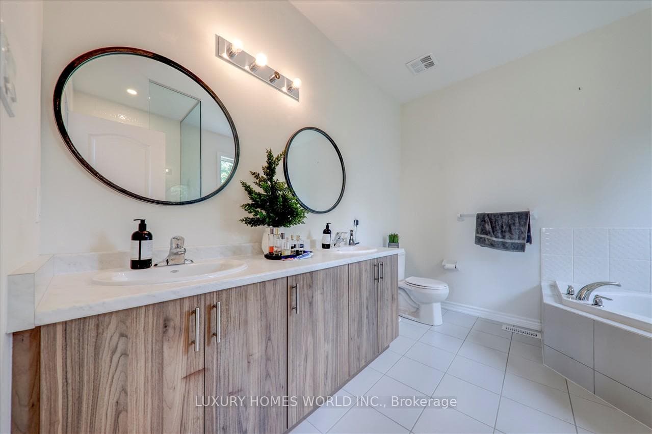 85 Hickling Lane photo 23