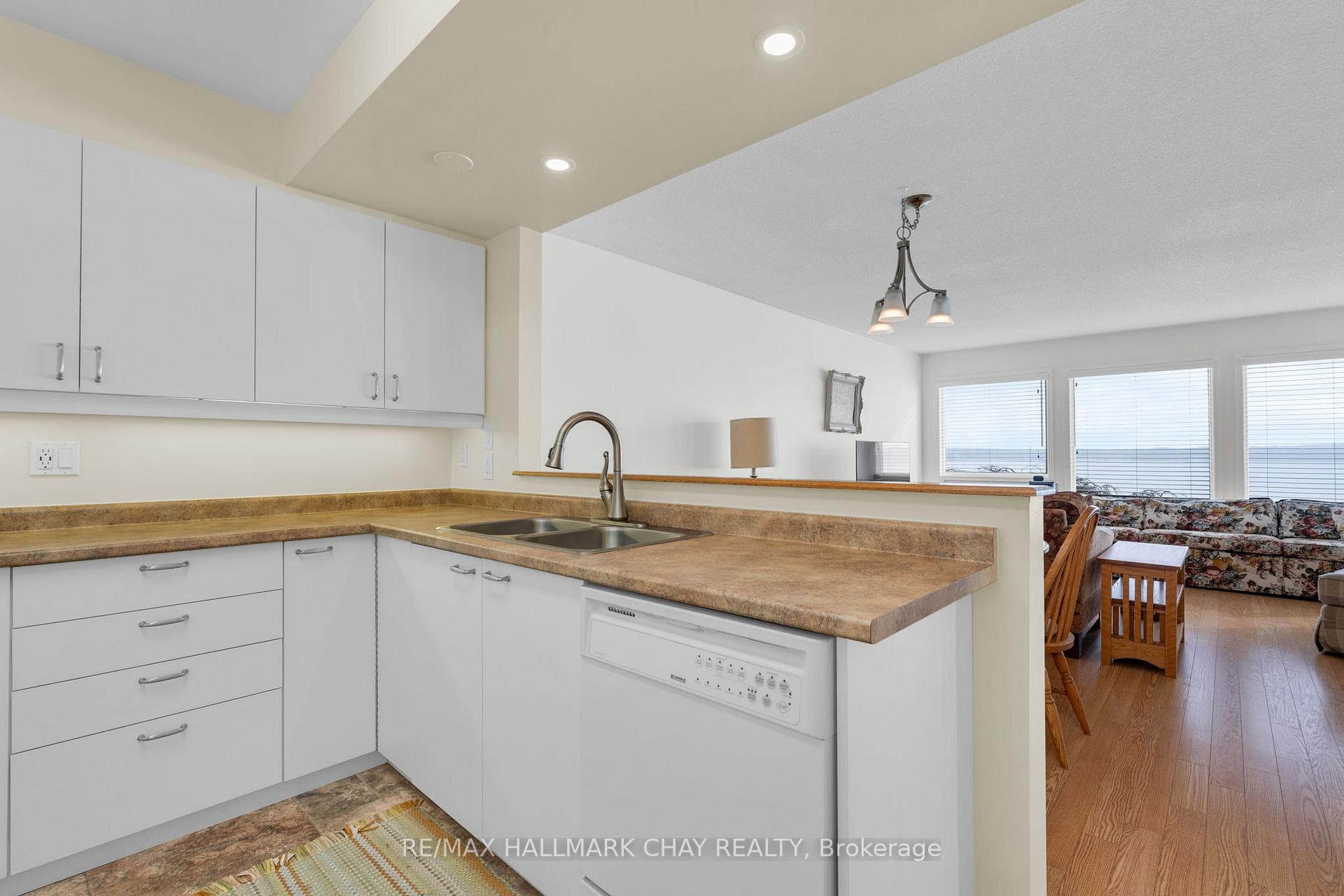 21 Kempenfelt Drive Unit 103 photo 10