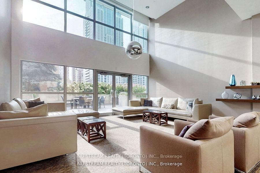 386 Yonge Street Unit 3514 photo 13