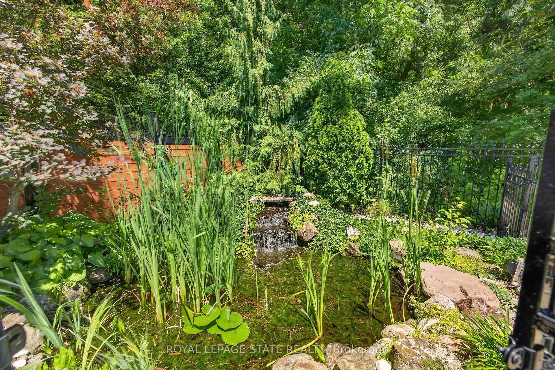 160 Wills Crescent photo 47