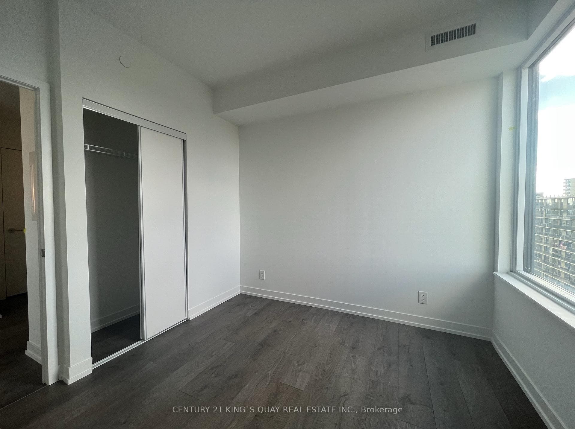 270 Dufferin Street Unit 816 photo 11