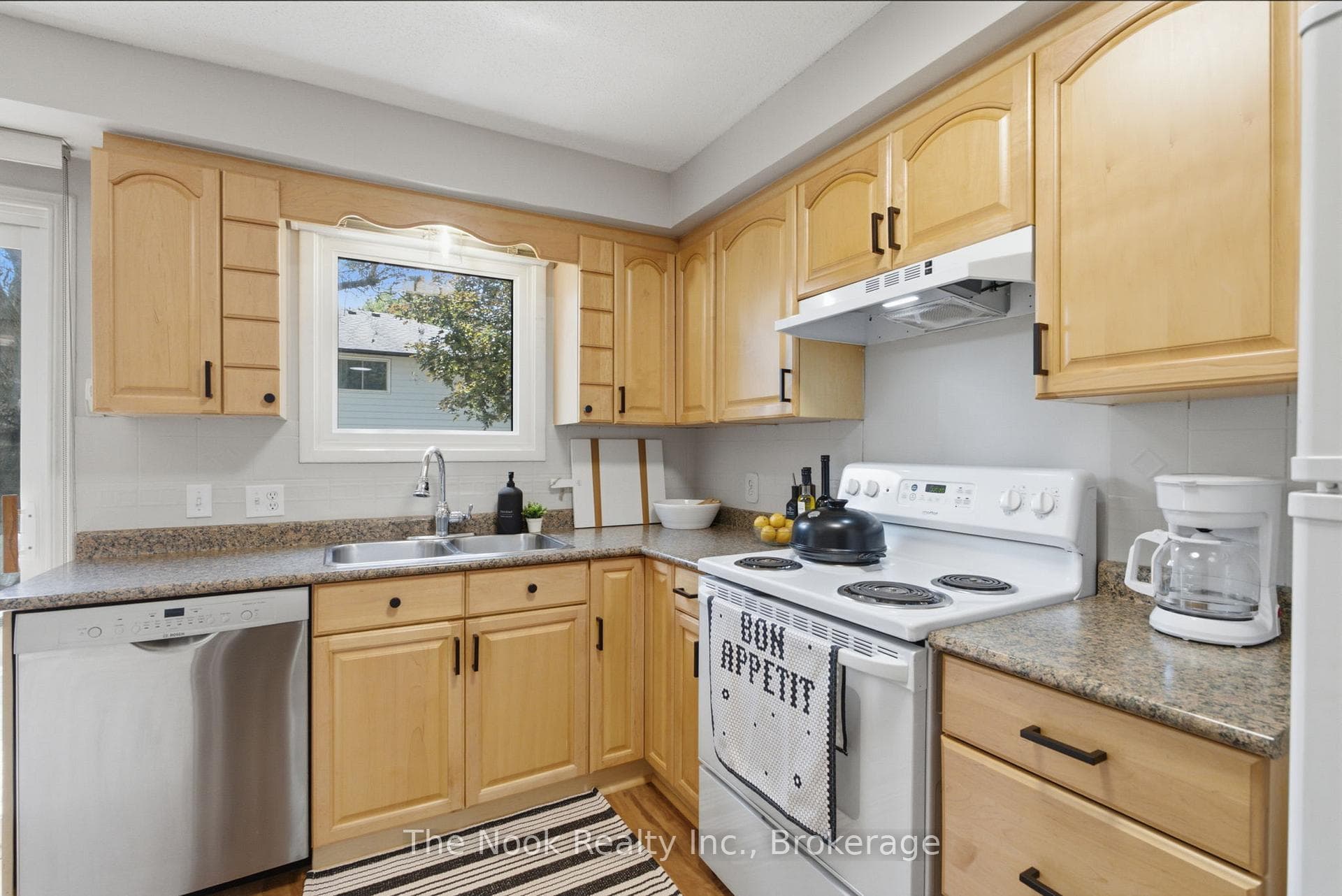 693 Nairn Court photo 13