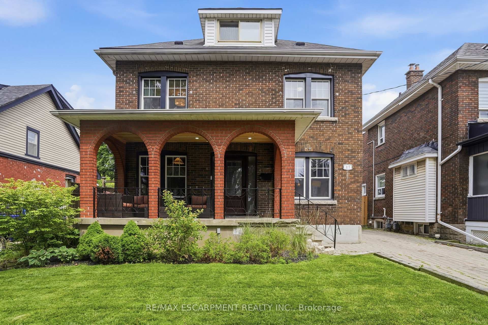 17 Tuxedo Avenue photo 1