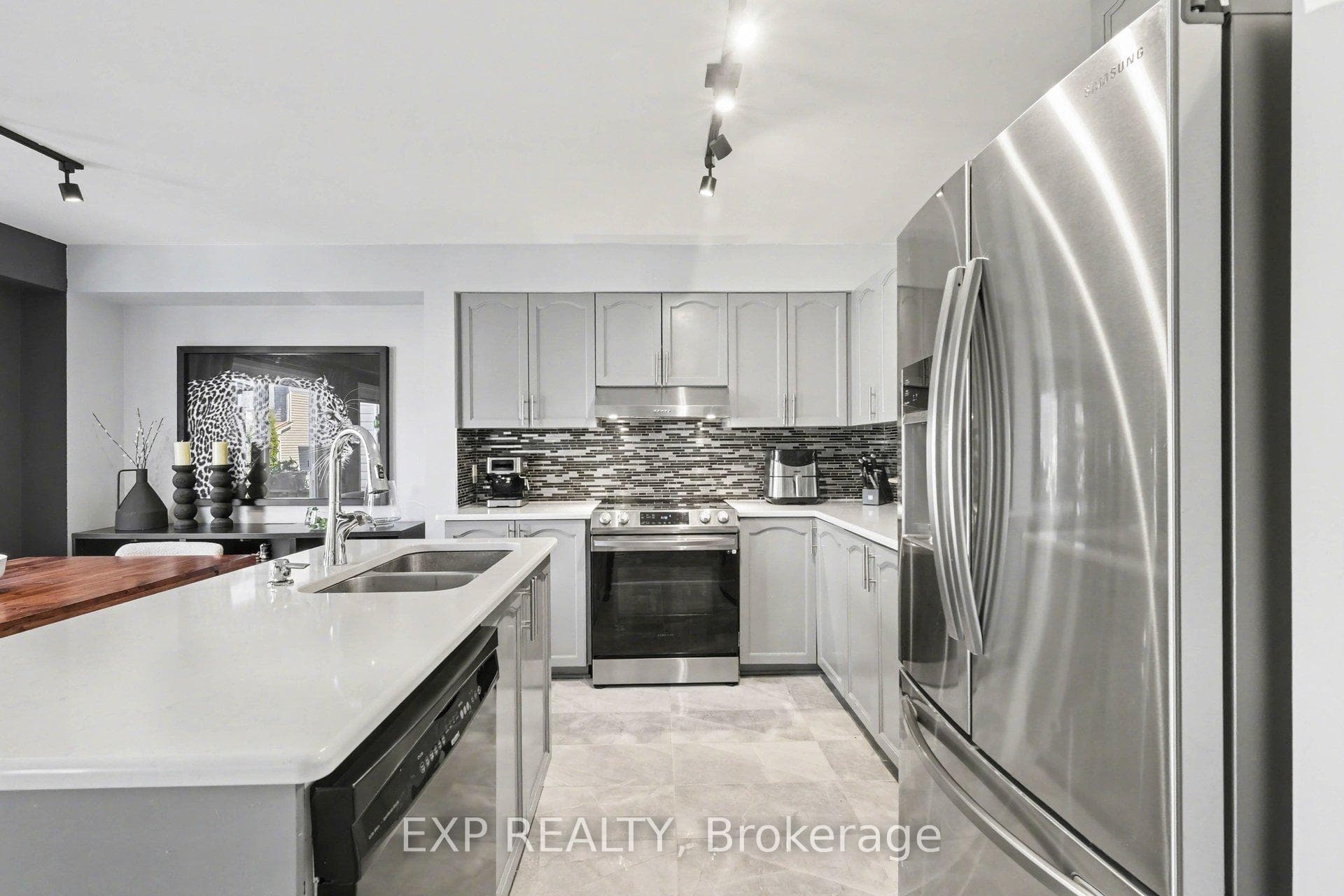 281 Sorento Street photo 10