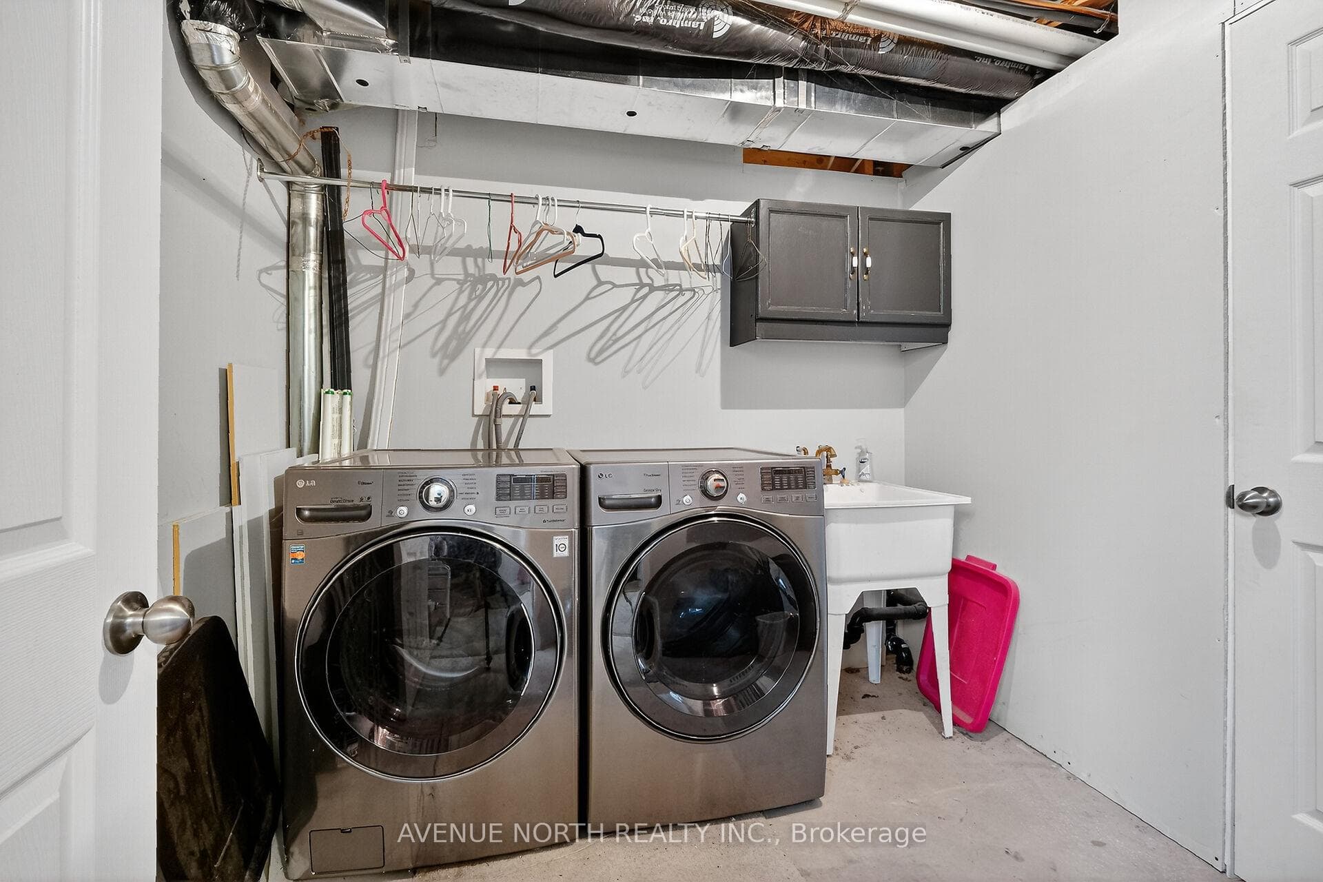 208 Kingswell Street photo 44