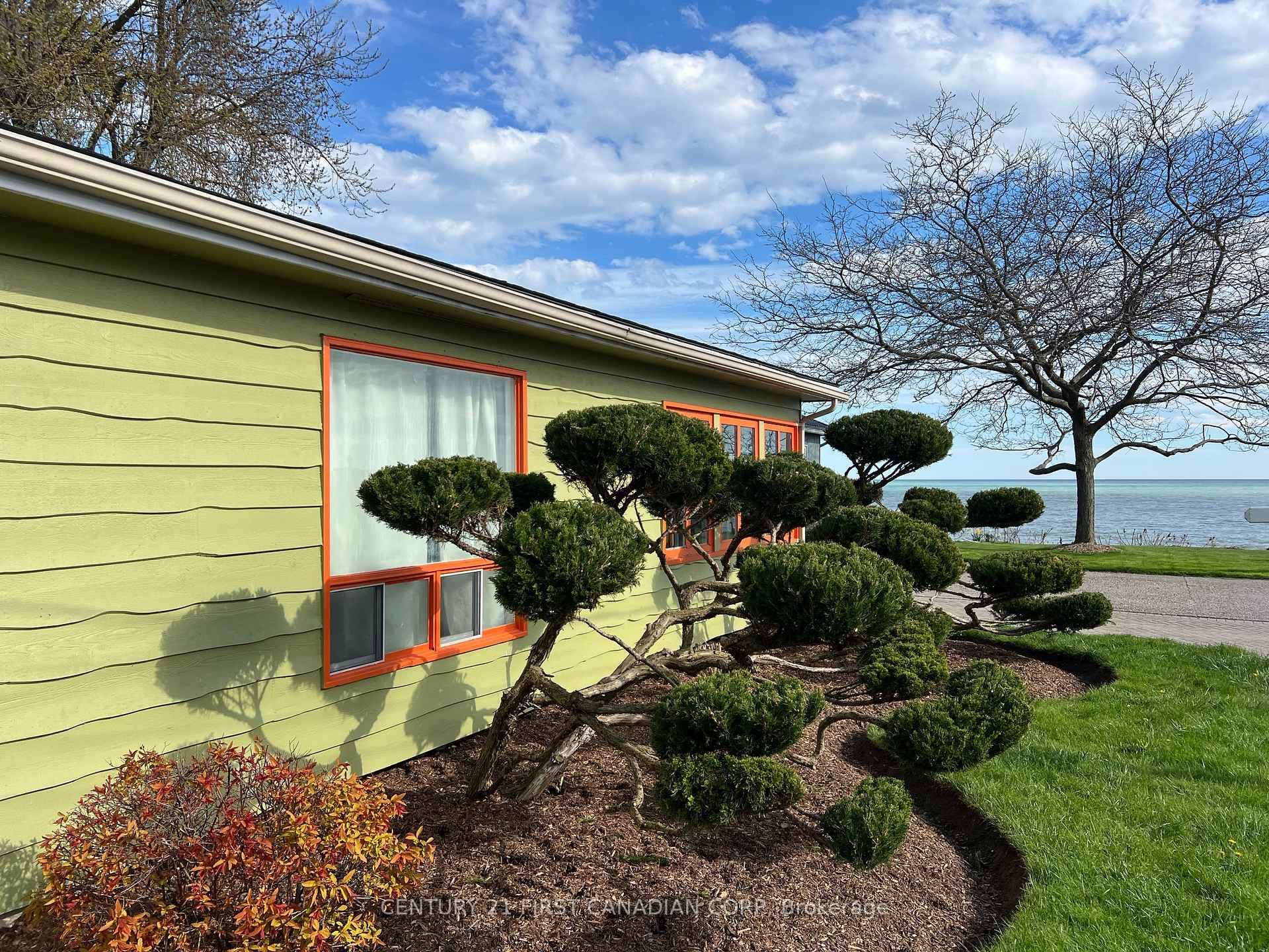 205 Adelaide Street photo 1