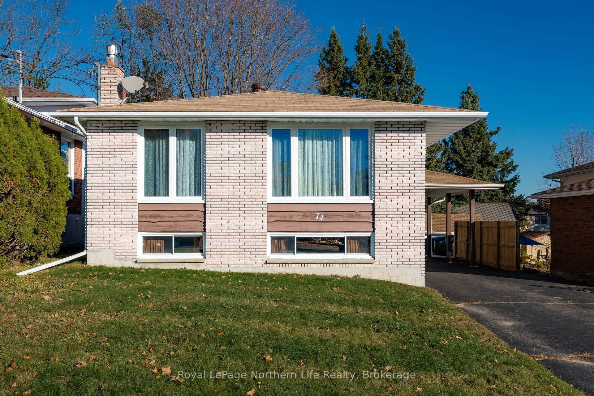 74 Belleview Crescent photo 2