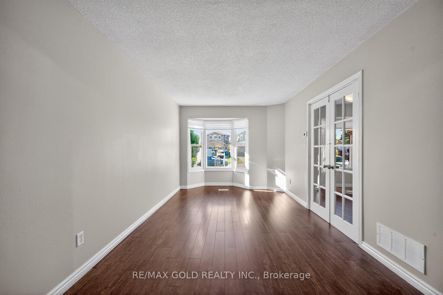 5 Ravenswood Drive photo 8