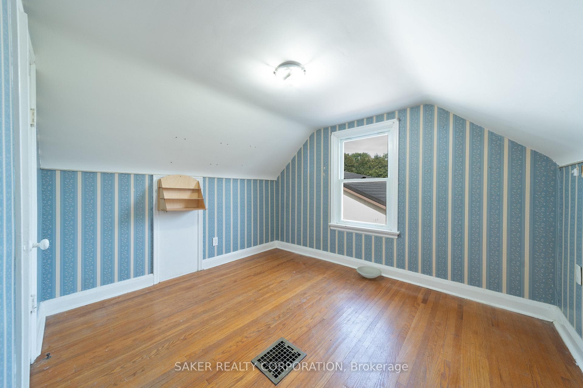 1784 Parkhurst Avenue photo 14