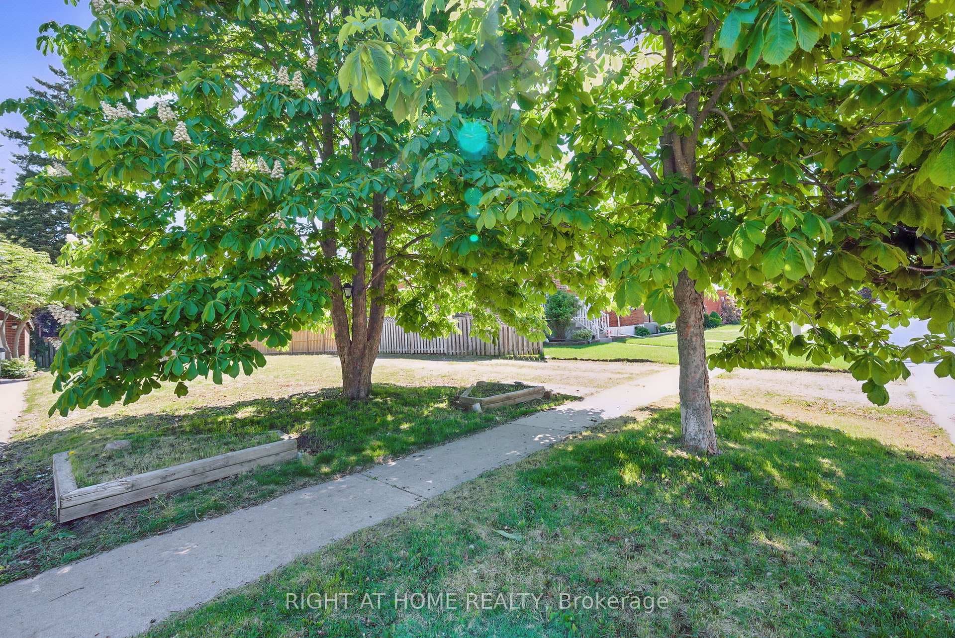 639 Hortop Street photo 1