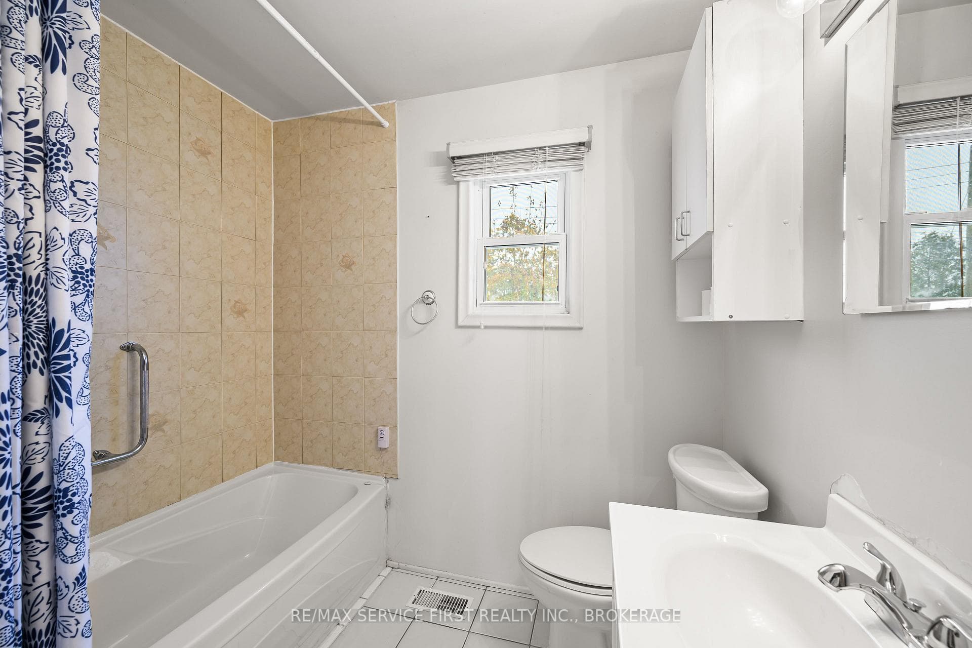 28 Brant Avenue photo 13