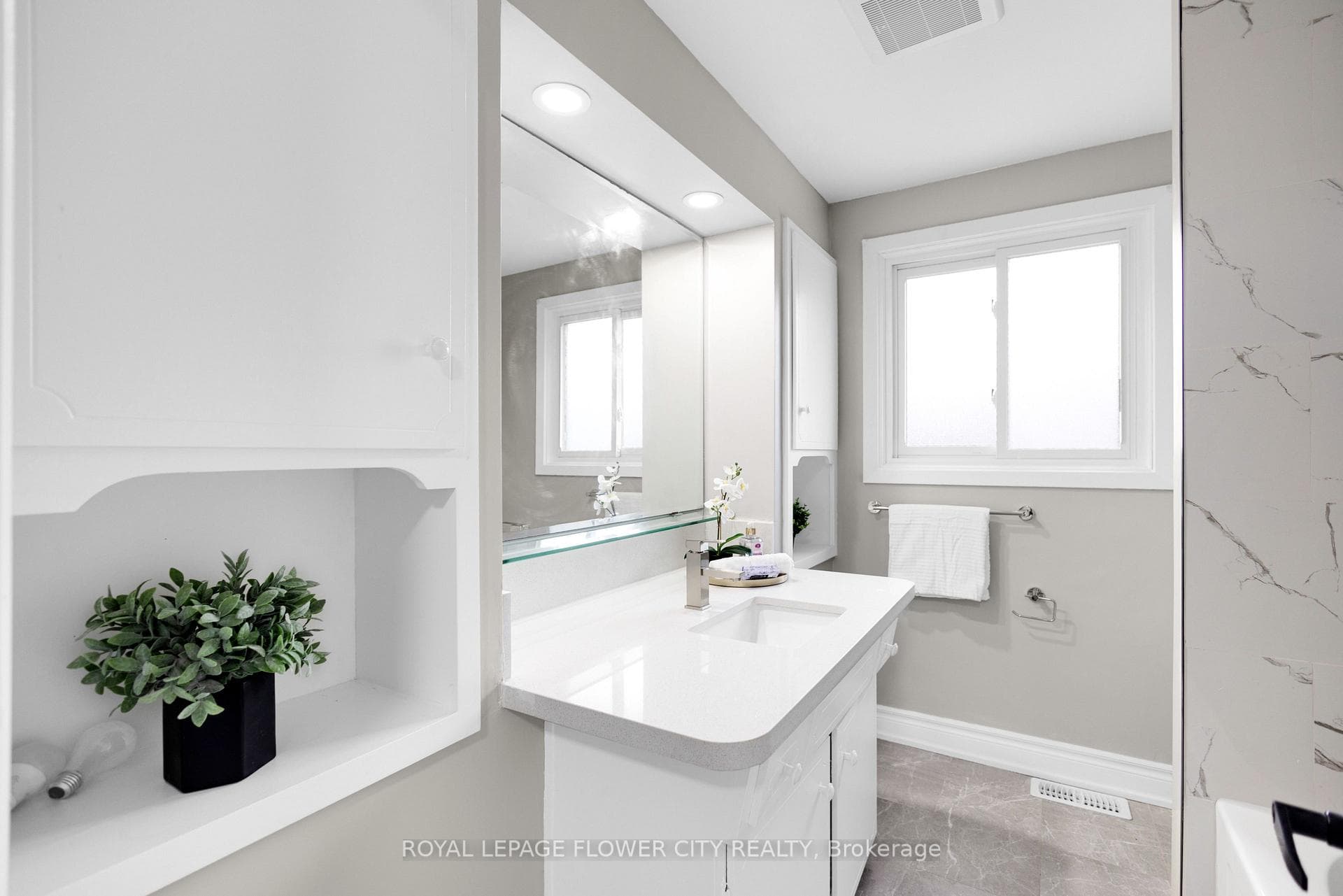 470 Franklin Street photo 32