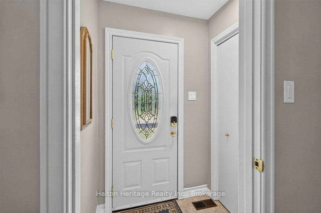 476 East 37th Street photo 5