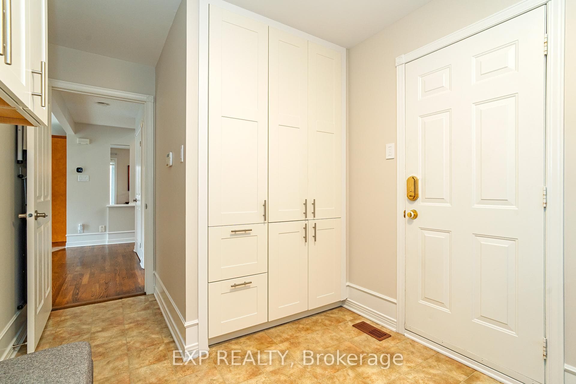 993 Red Spruce Street photo 16