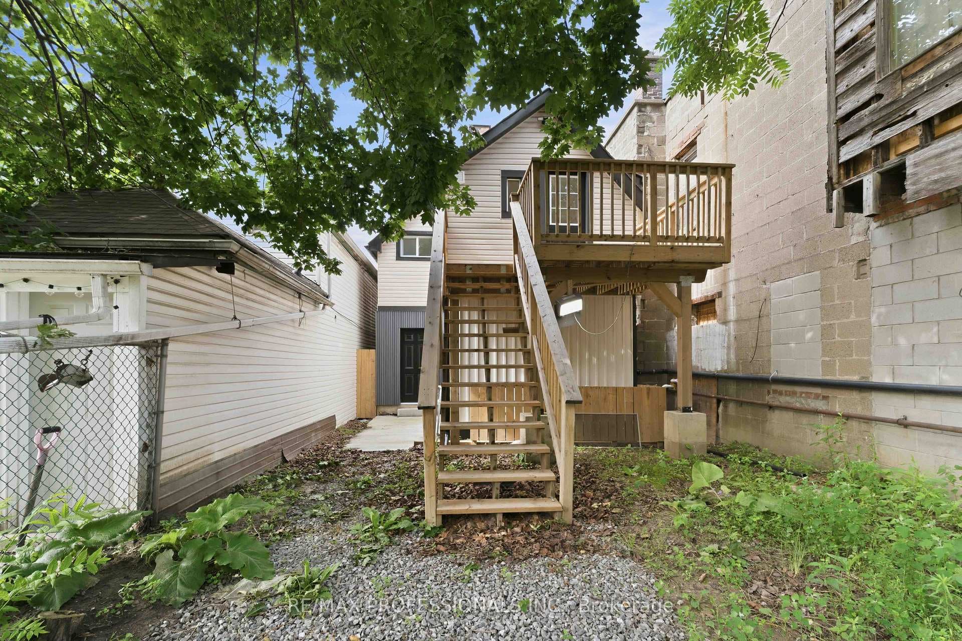 759 Barton Street photo 44