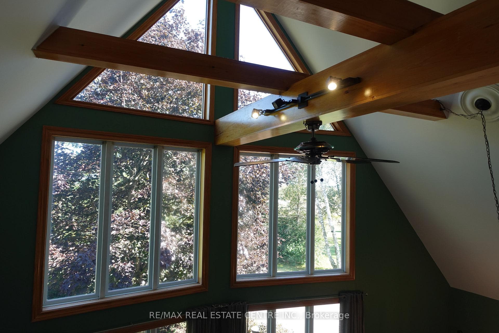373376 6th Line photo 10