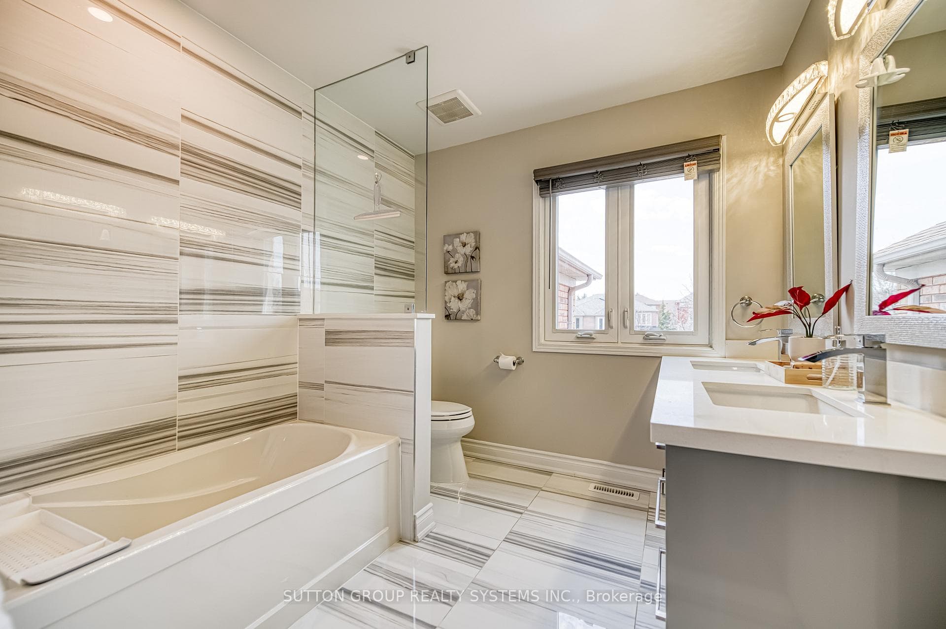5453 Palmerston Crescent photo 28