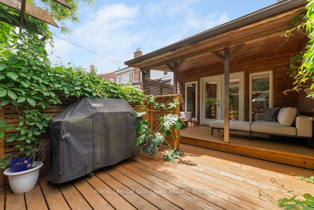 395 Scarborough Road photo 25