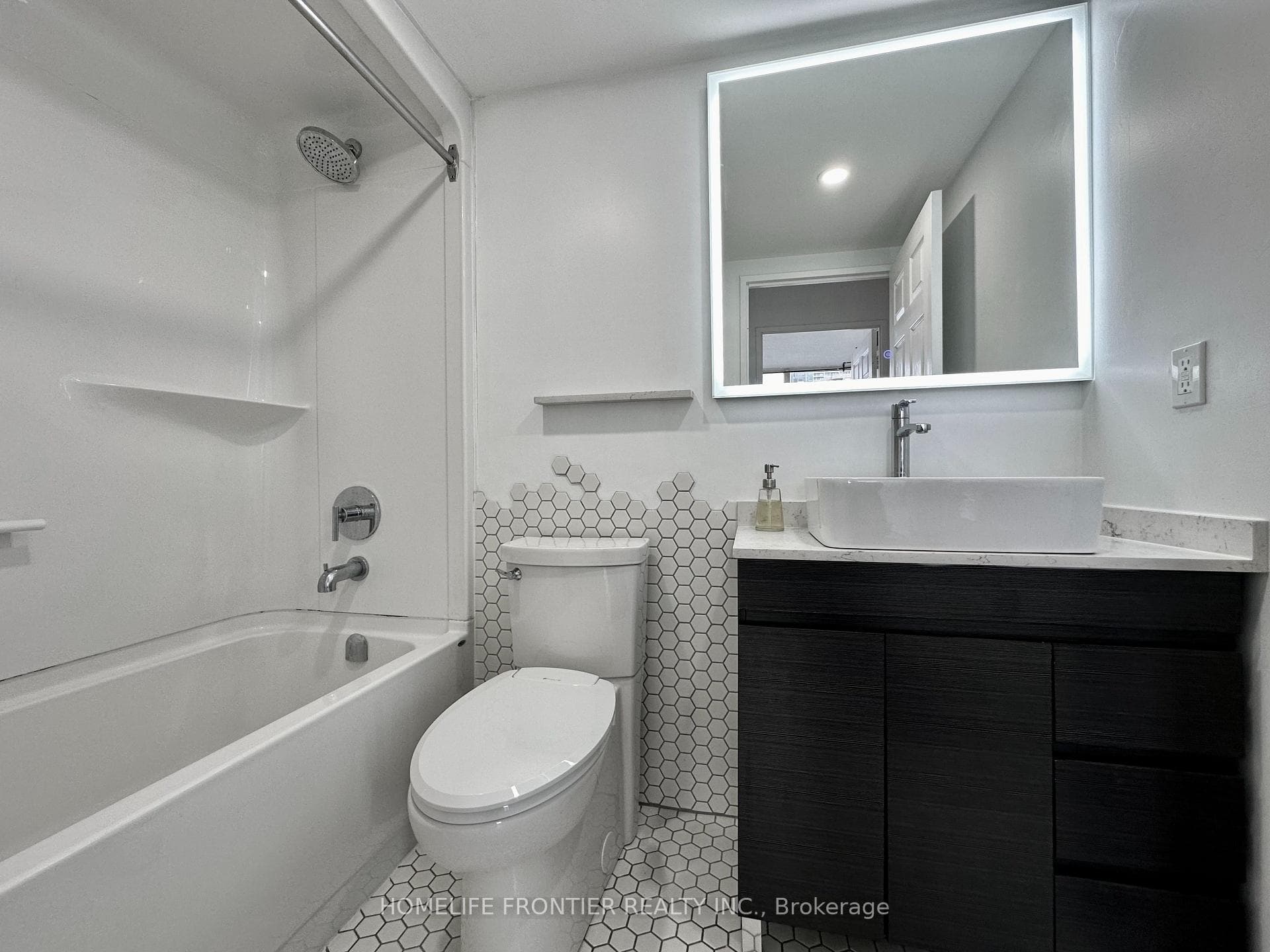 7 Bishop Avenue Unit 808 photo 11
