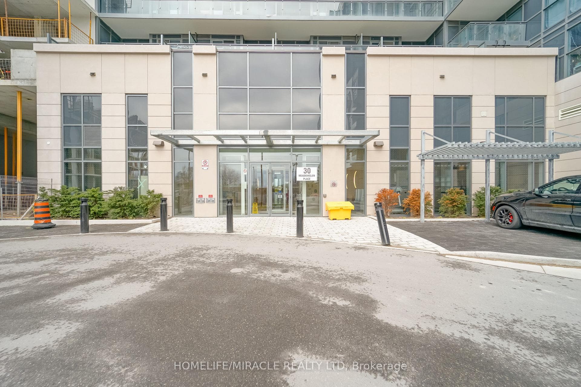 30 Meadowglen Place Unit 1809 photo 1