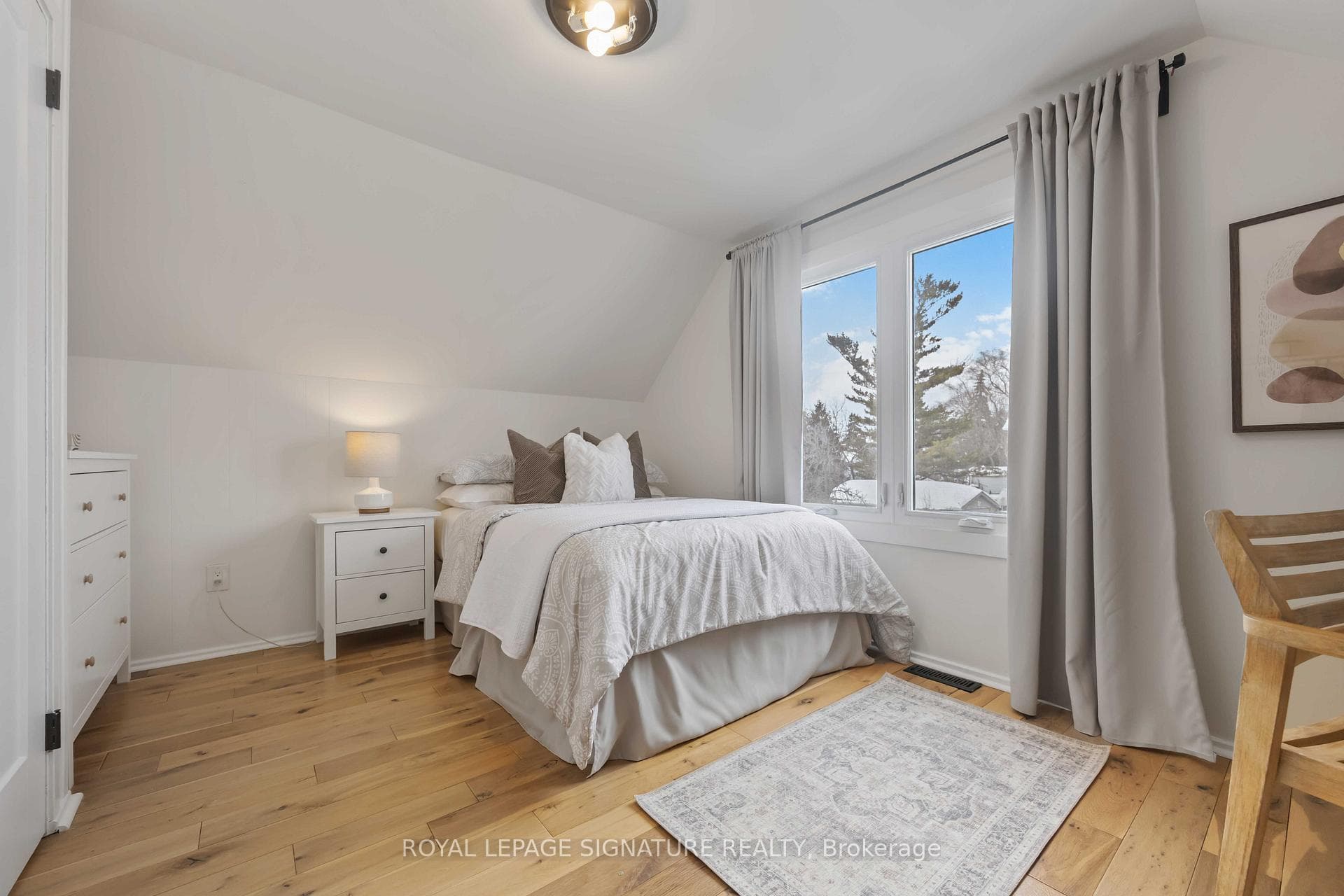 76 Squires Avenue photo 24