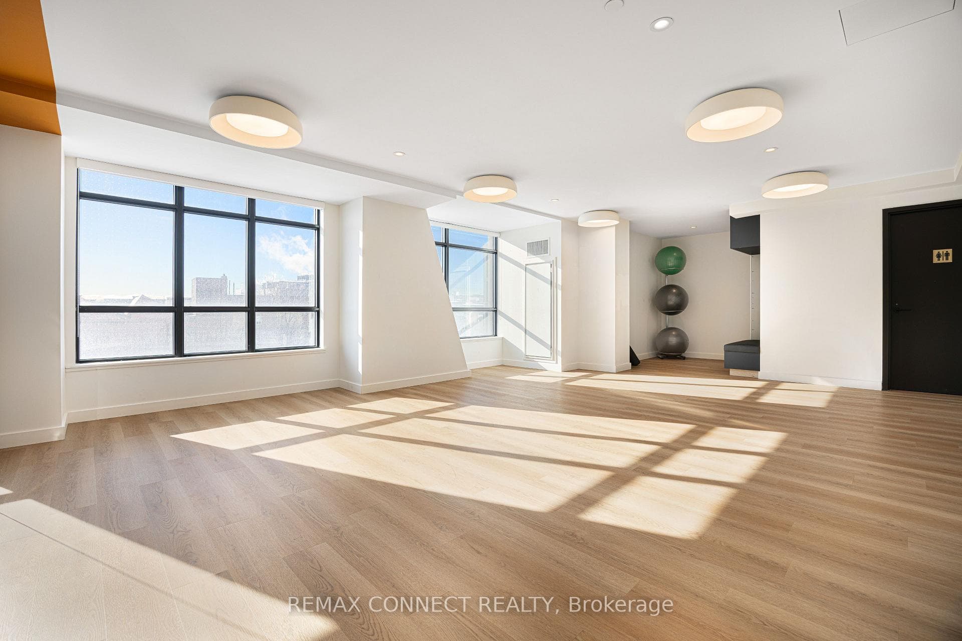 181 Sterling Road Unit 1605 photo 33
