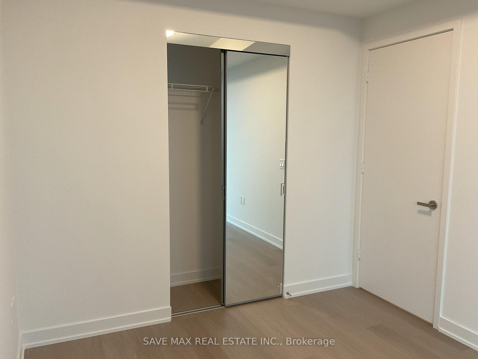 448 Burnhamthorpe Road Unit 1312 photo 12