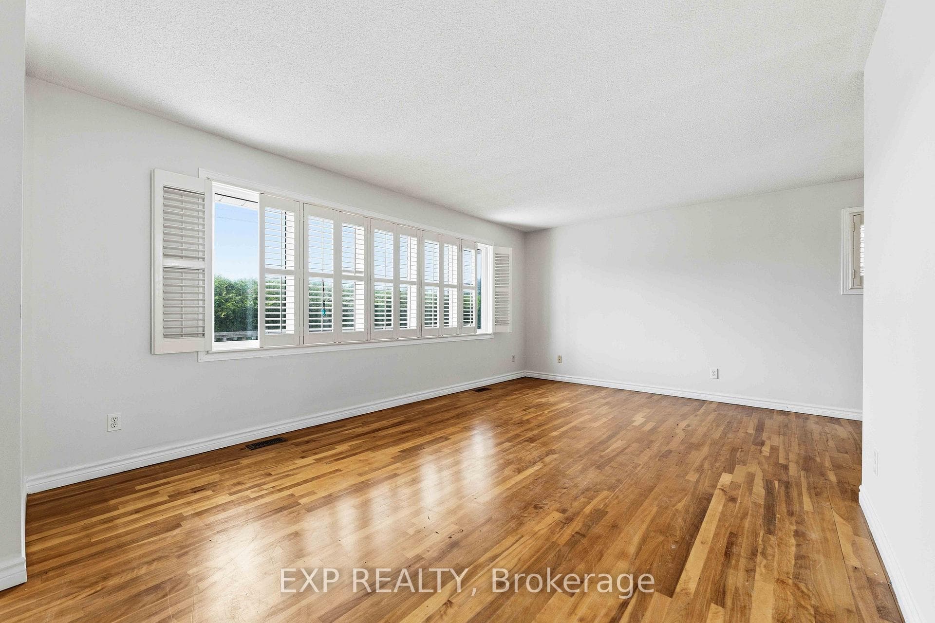 2473 Walkley Road photo 8