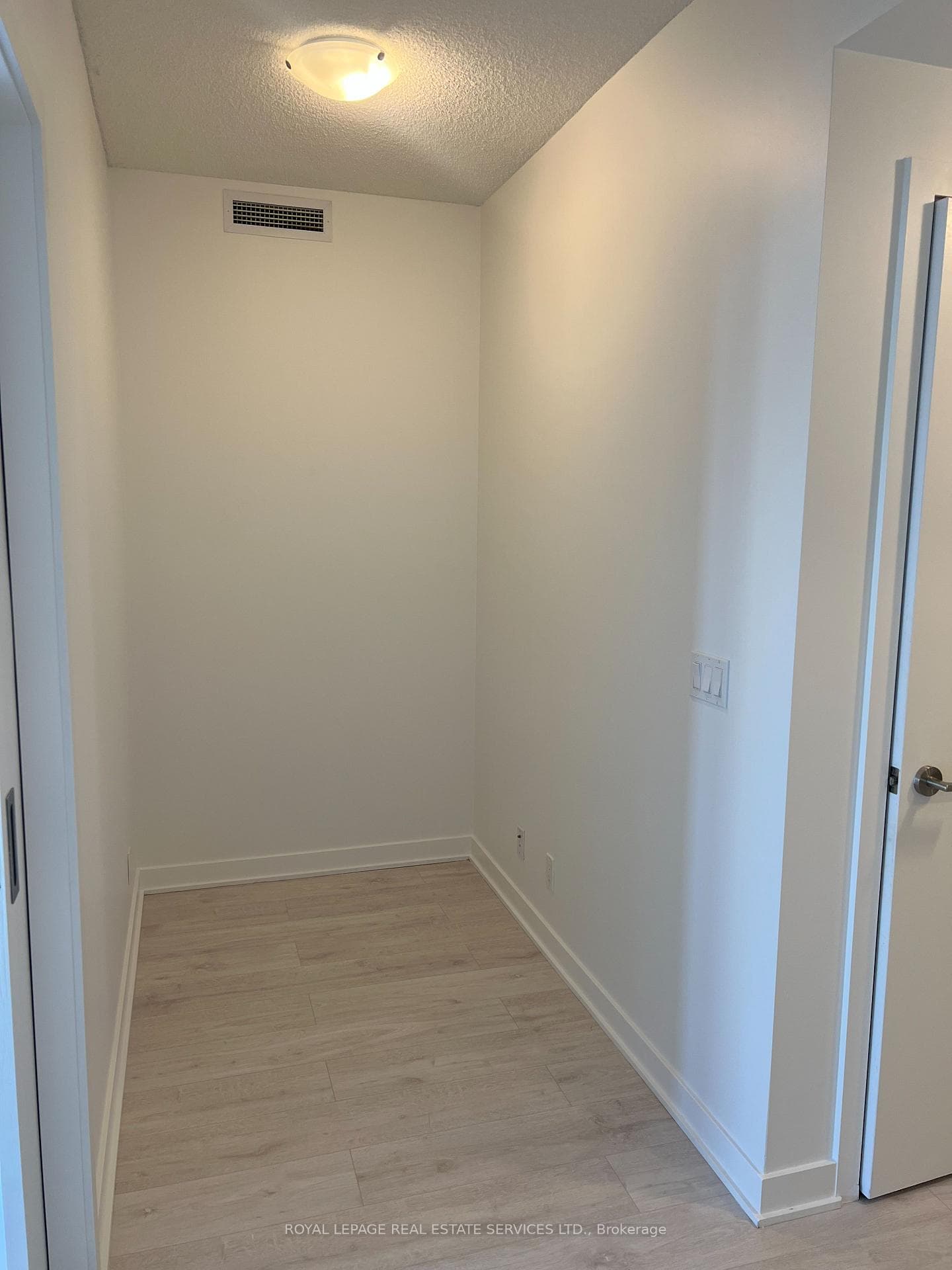 2221 Yonge Street Unit 1911 photo 6
