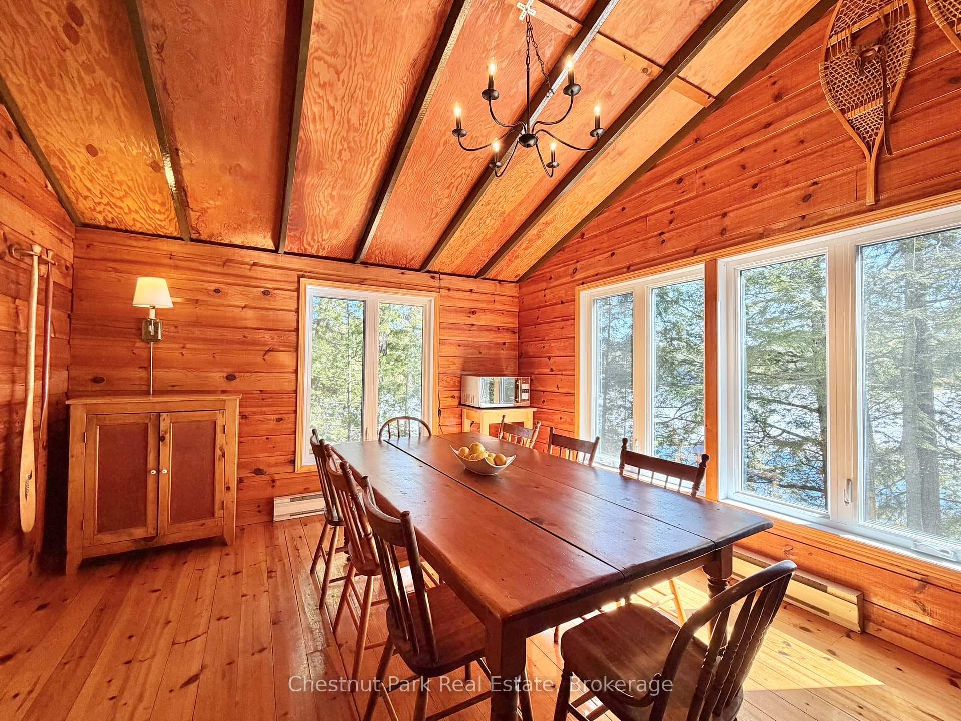 Lg dining room w/ panoramic lake views from point