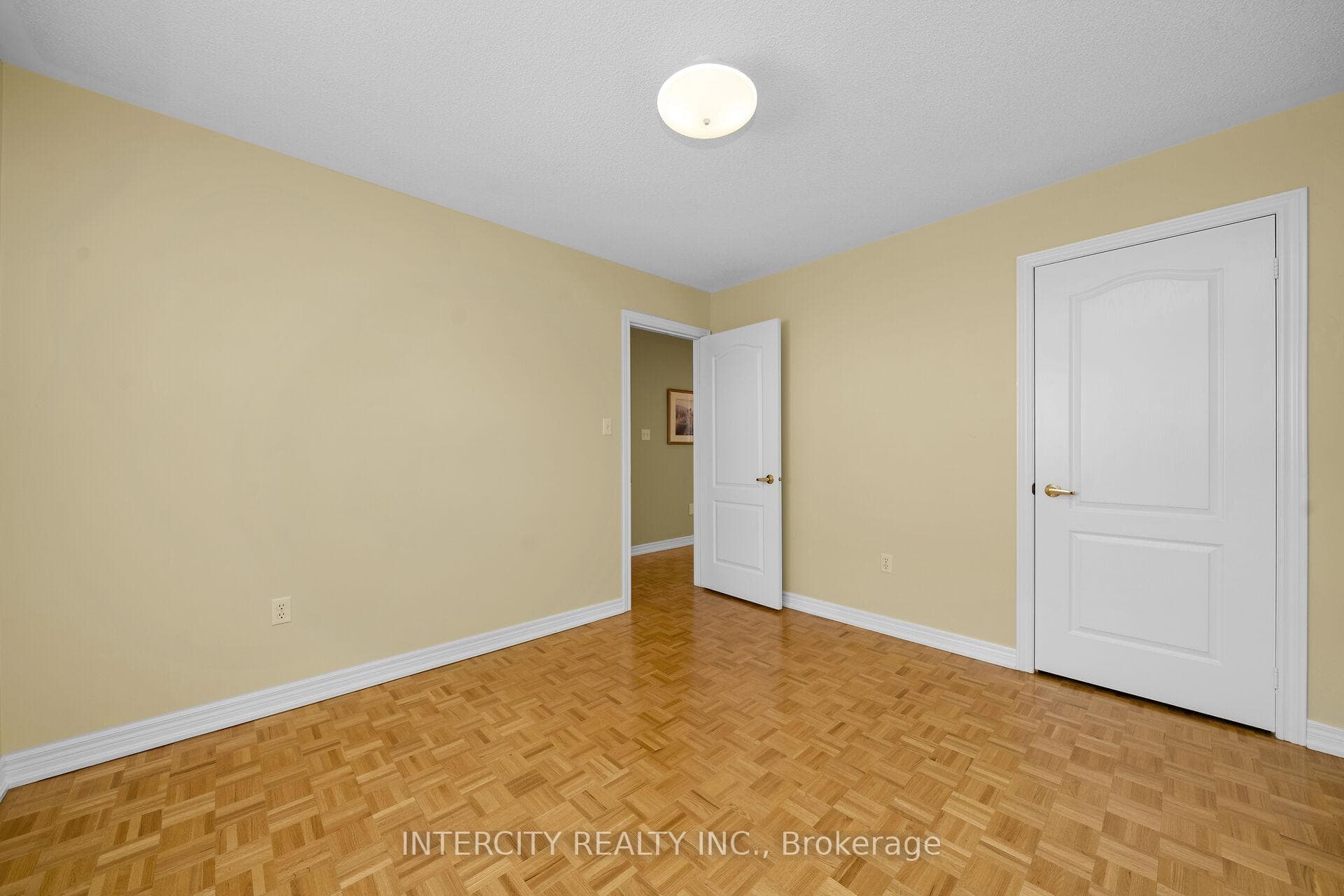 6 Noble Prince Place photo 22