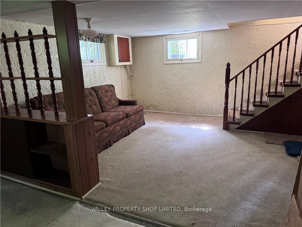 1136 VICTORIA Street photo 17