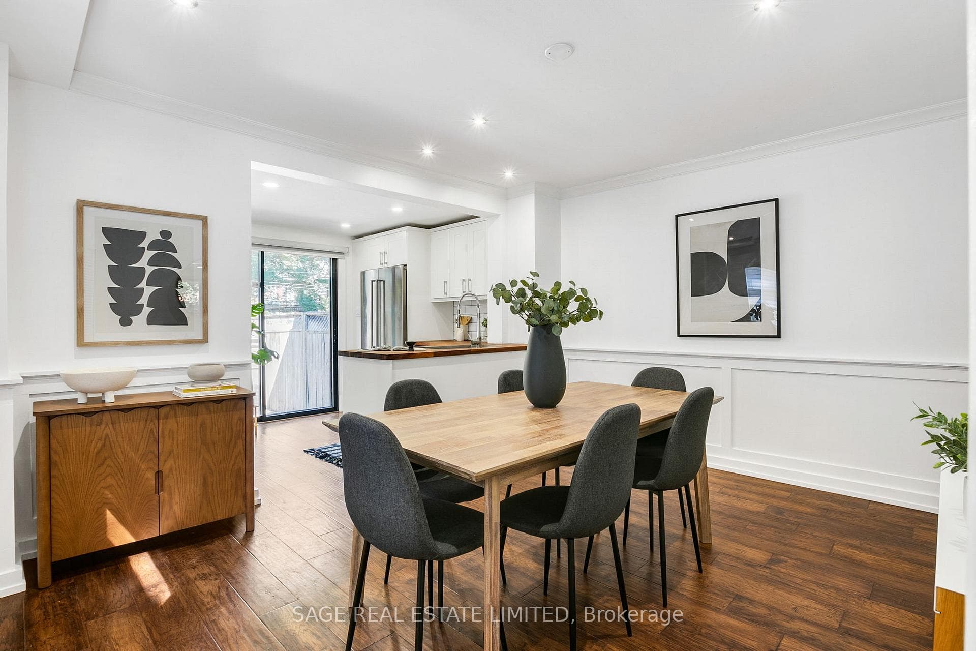 278 Hastings Avenue photo 13