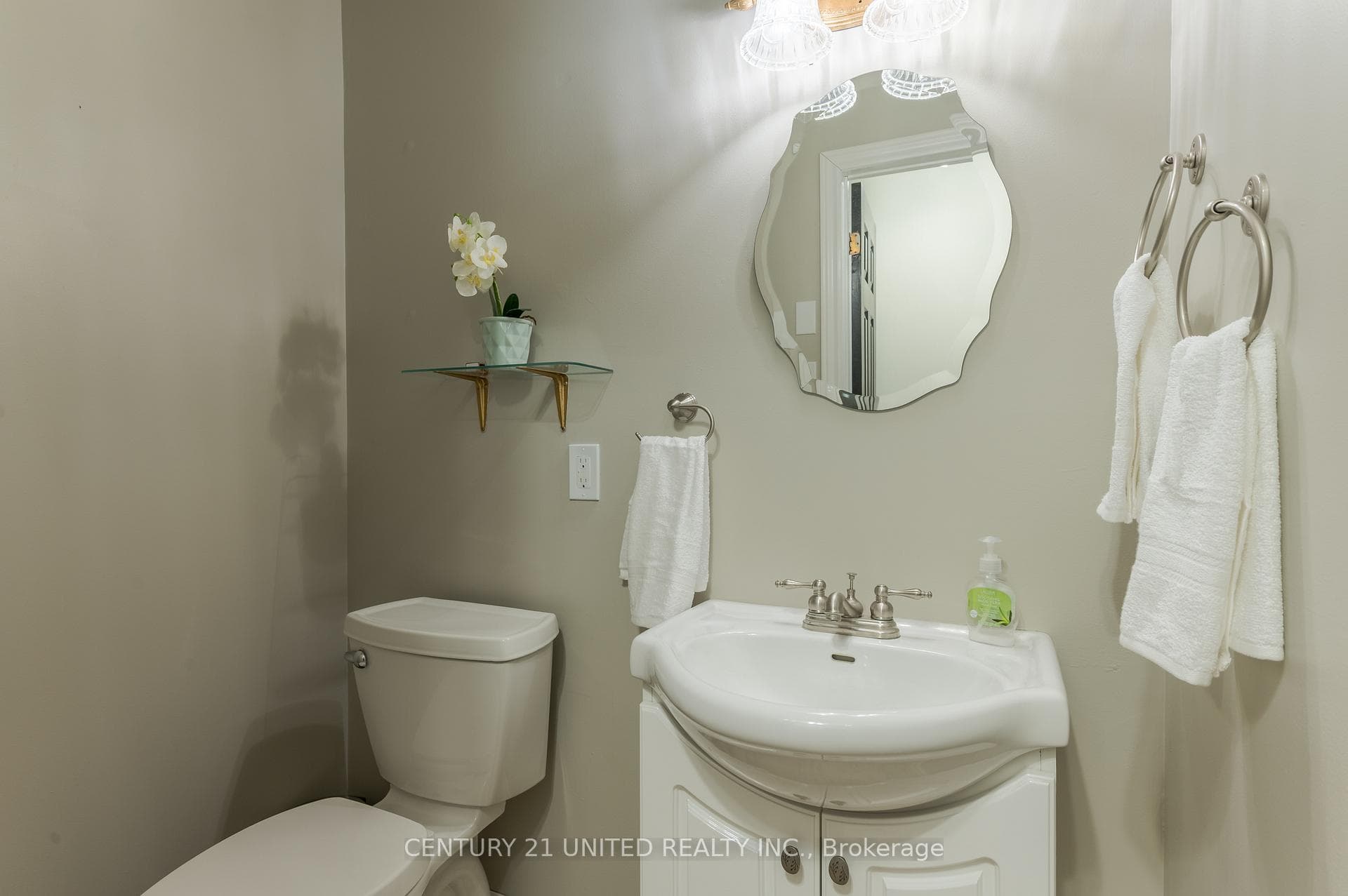 1 Lakeshore Boulevard photo 34