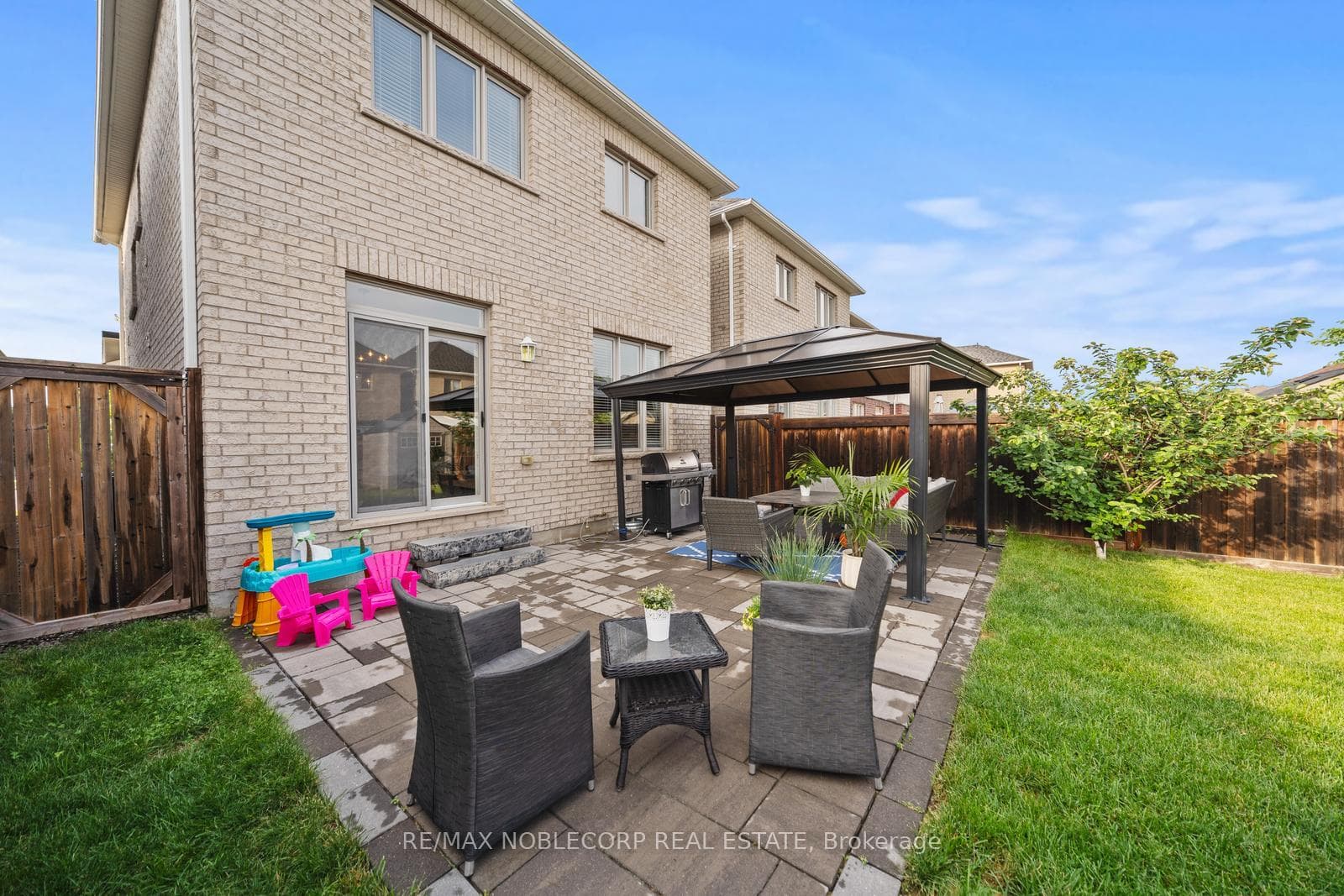 73 Sharpe Crescent photo 34