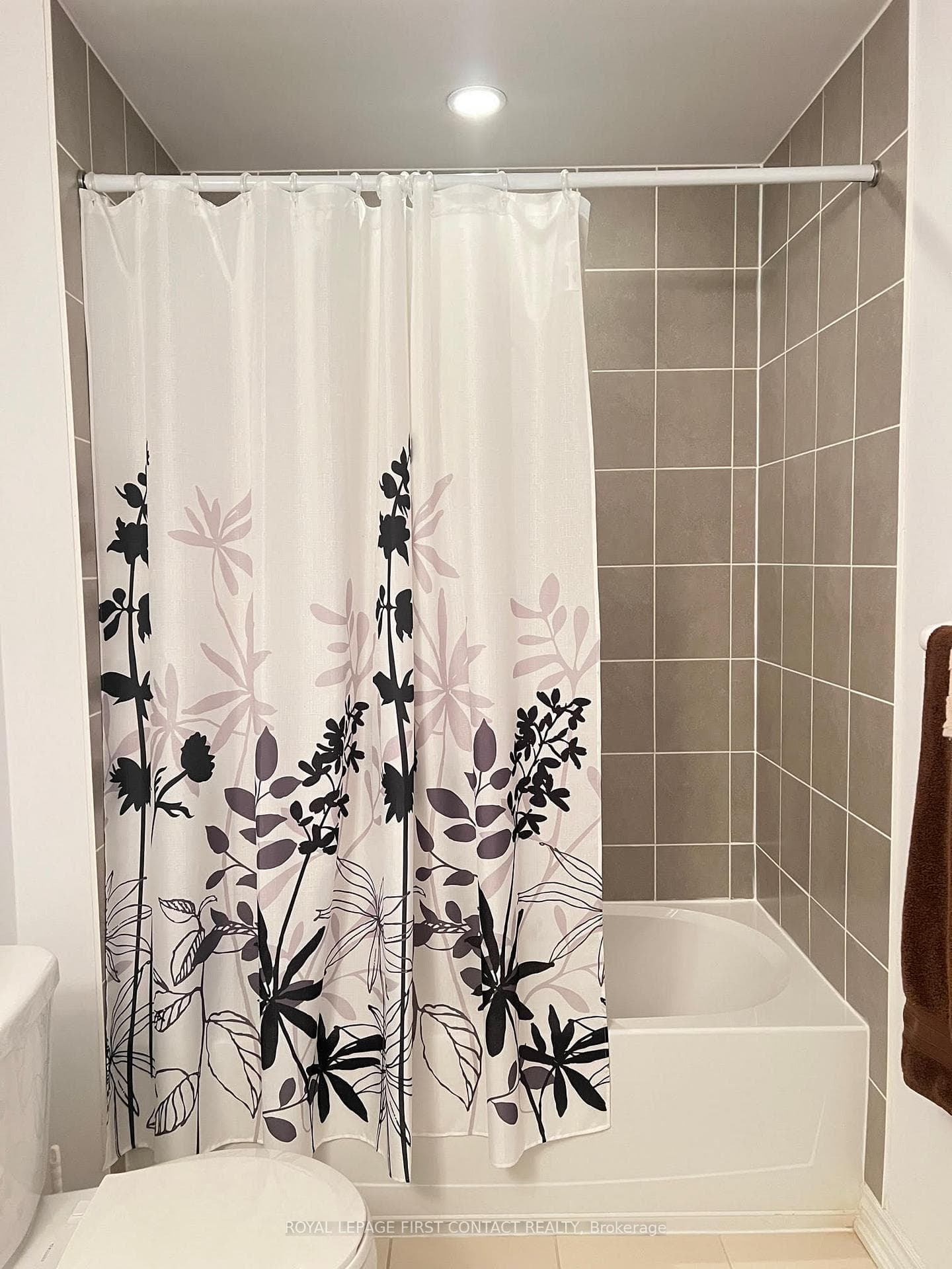 720 Yonge Street Unit 403 photo 6