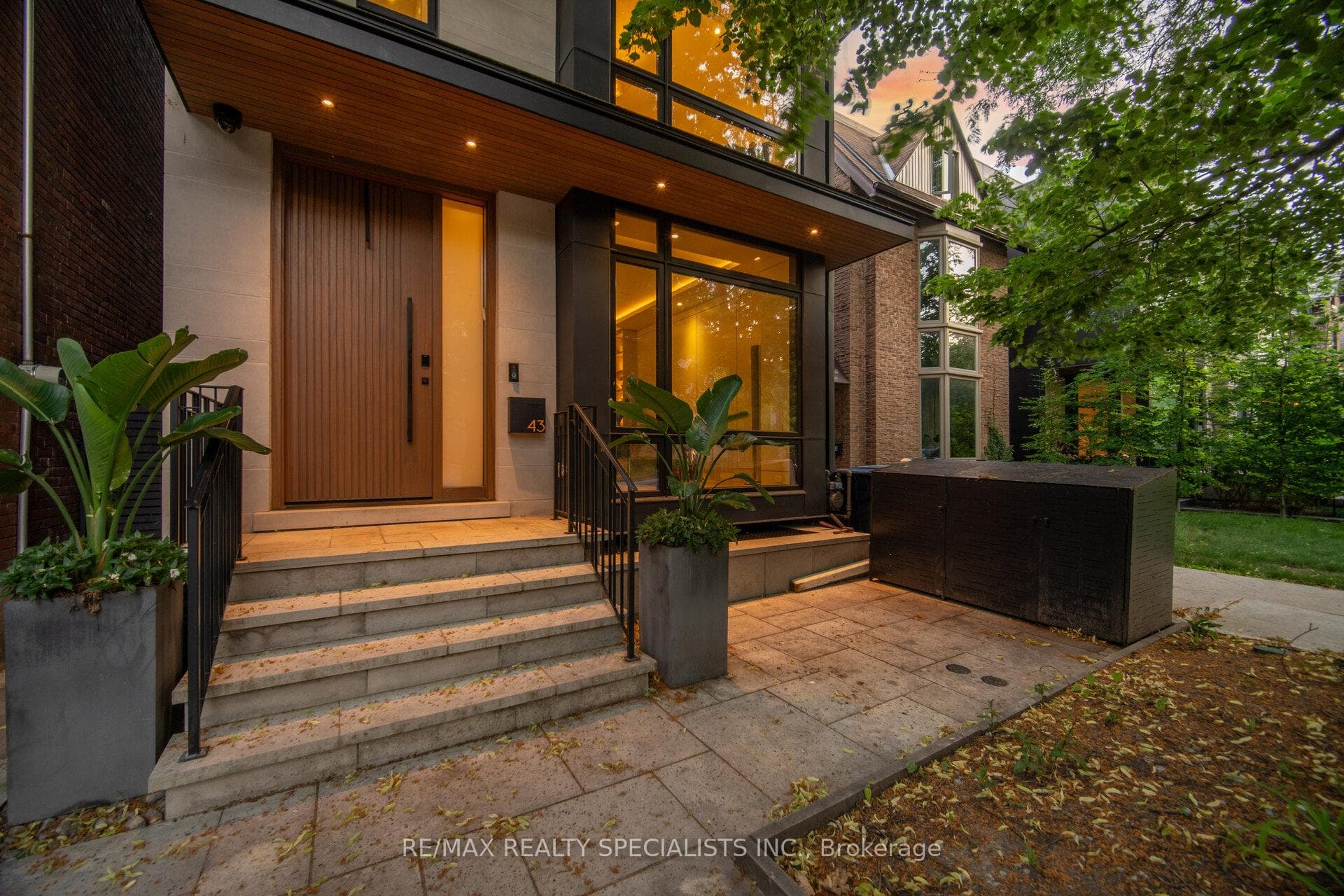 43 Summerhill Avenue photo 3