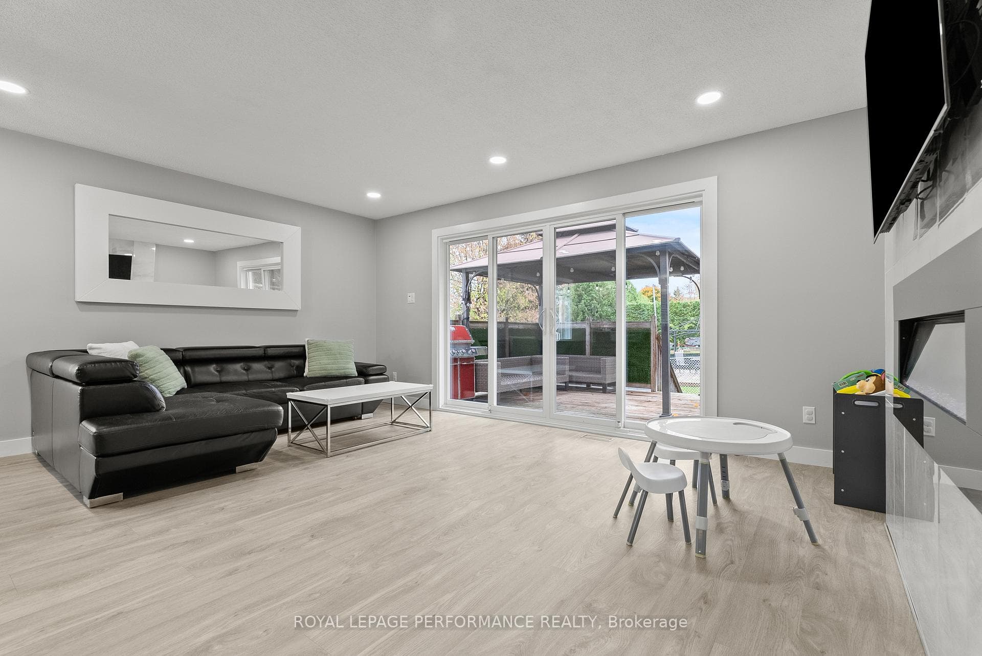 699 Payer Street photo 7