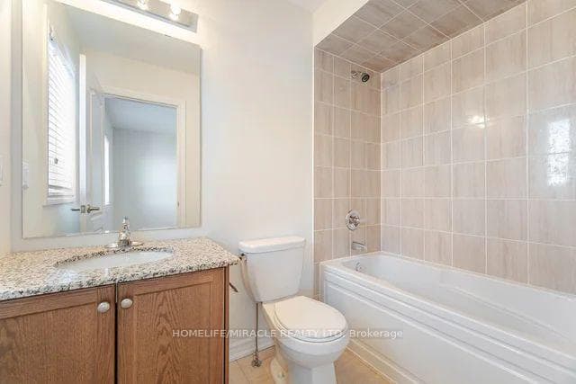 84 Roulette Crescent photo 34