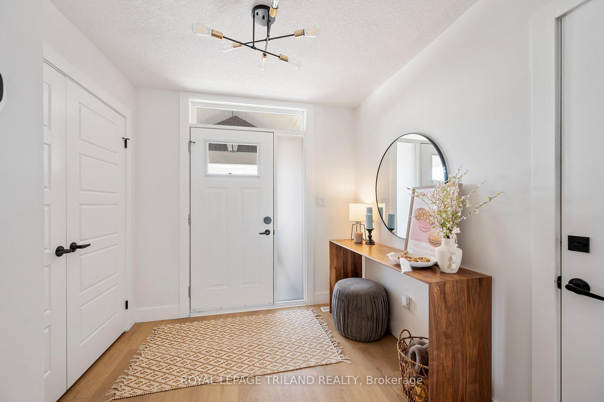 112 Renaissance Drive photo 3