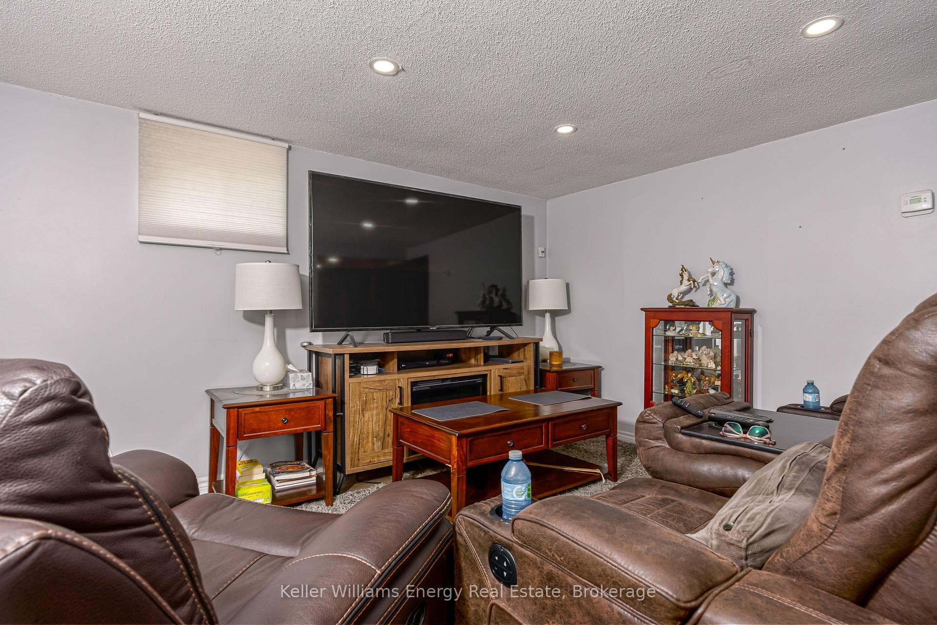 405 Bernhard Crescent photo 31