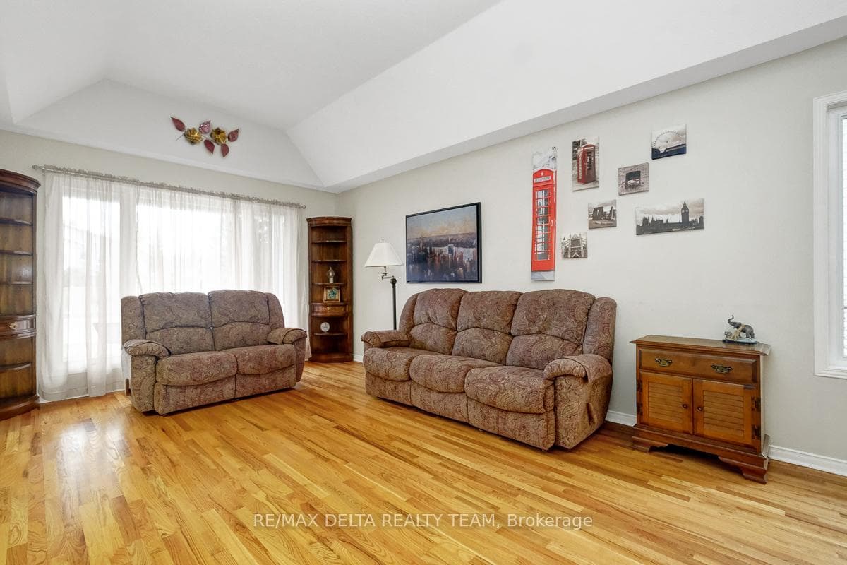 1666 Sunview Drive photo 4