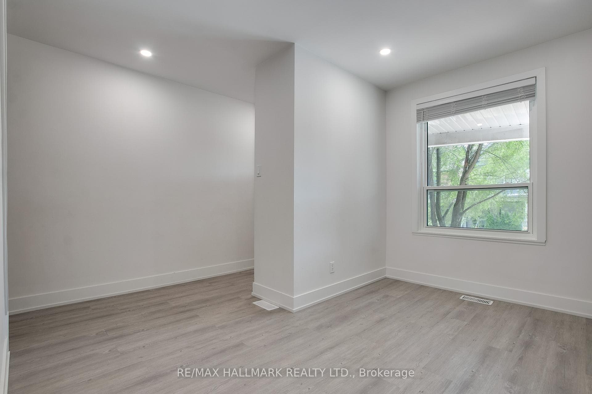 4 Richard Avenue photo 5
